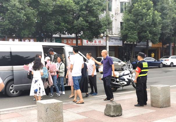 同学们安全抵达双流中学