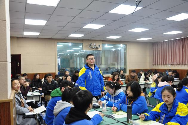 学生积极回答