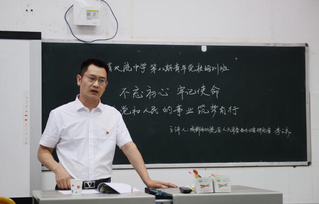李云寿老师与同学们深入交流