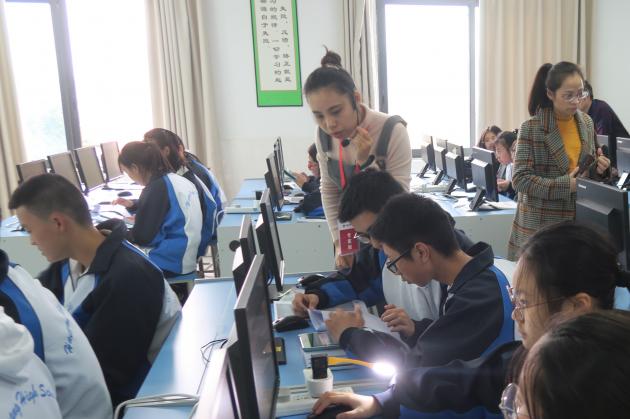 同学们实现了物联网控制