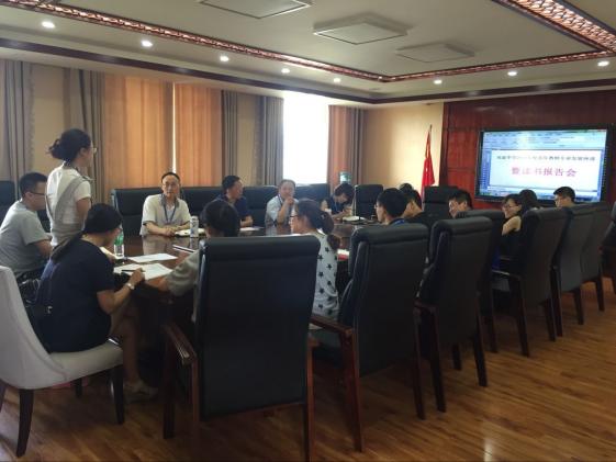 青年教师作自我介绍