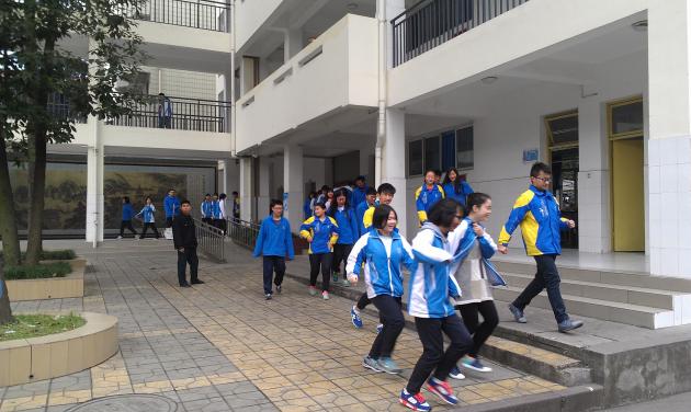 学生紧急撤离