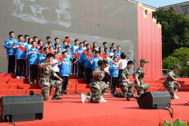 班级合唱表演