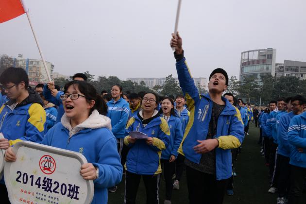 双中学子意气风发