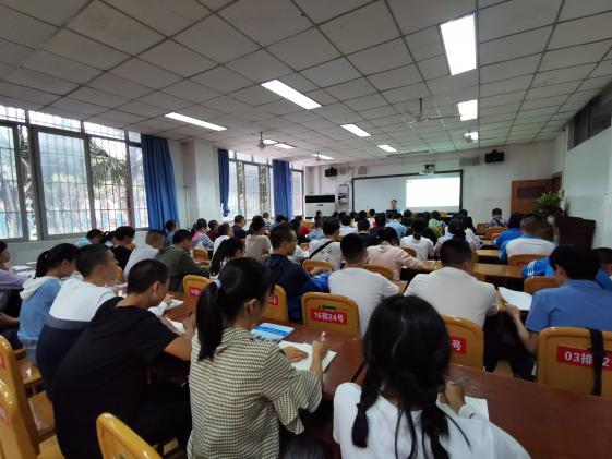 杜江涛主任主持会议