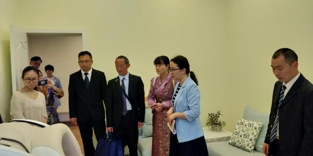 老师们参观双流中学心理辅导中心功能室