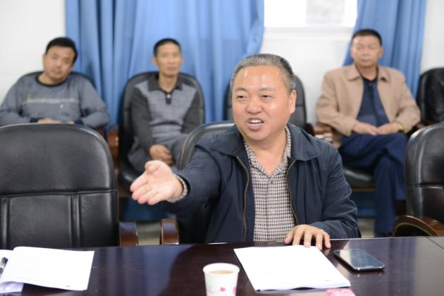 熊伟校长做汇报