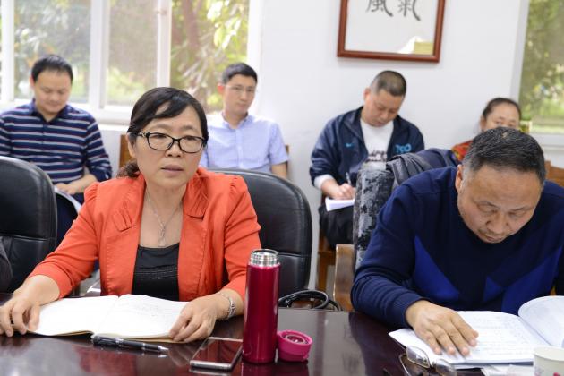  中教科科长廖冬梅发言