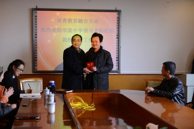 双流中学教育代表团访问青白江区大弯中学