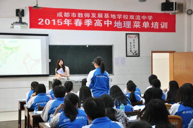 杨漪与学生互动