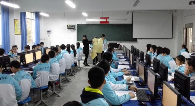 小组发言人交流展示一
