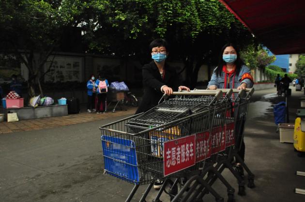 教师志愿者启程