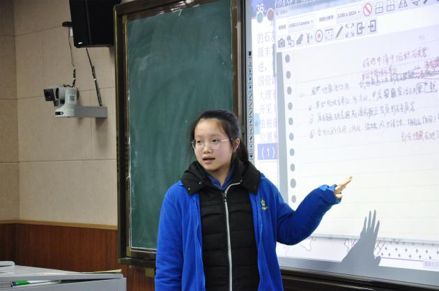 学生上台展示