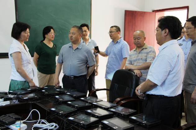 视察双流中学考务工作