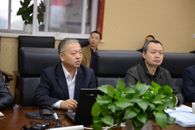 双流中学党总支书记、校长熊伟汇报工作