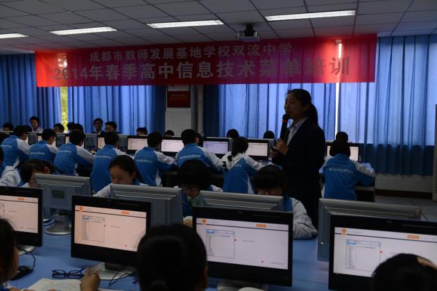 双流中学牟娅老师运用Moodle（魔灯）平台引导学生进行自主学习 