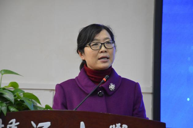 教育局中教科科长廖冬梅讲话