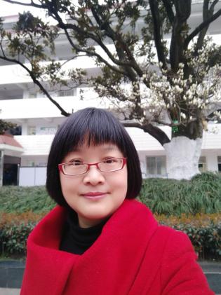 教务处职员 李沁励