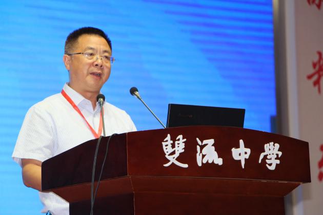 双流中学全面主持学校工作的龙清明副校长致辞