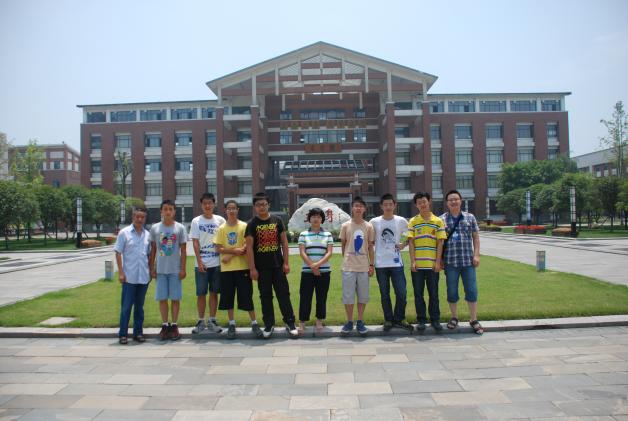 2013年7月4日参加在绵竹中学举办的四川省中小学机器人现场竞赛（一）