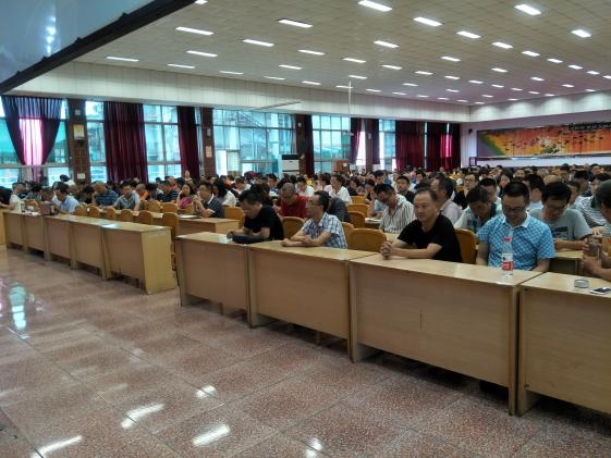 双流中学全校教师参与会议