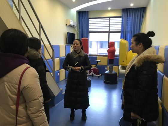 参观心理辅导中心各功能室