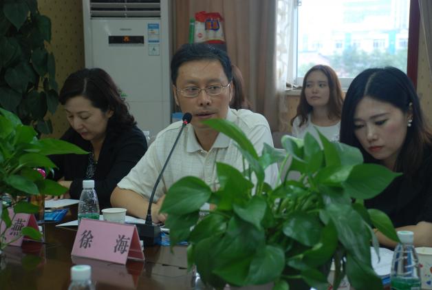 成都市教育局对外合作交流处副处长徐海发言