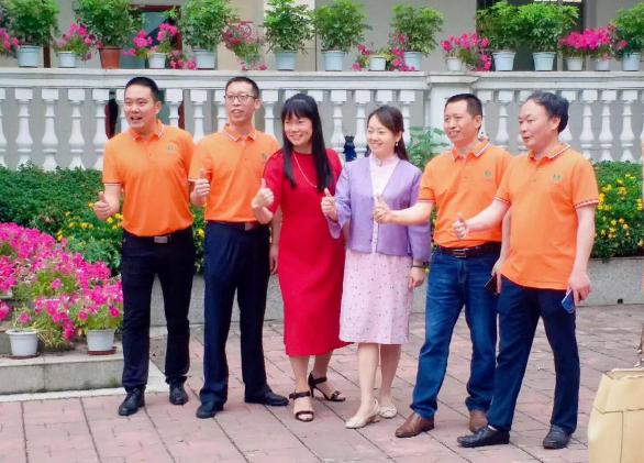 冯中惠老师与科任老师