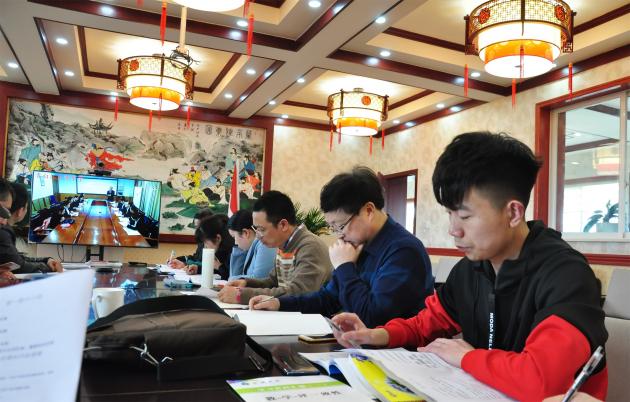 仔细倾听、认真记录