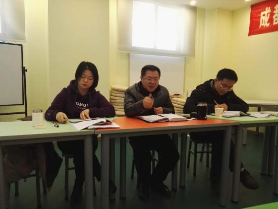 龙校长做指示