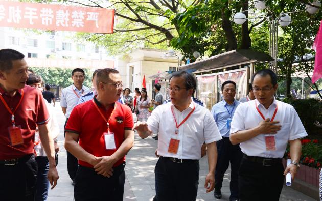韩书记与龙校长深入交流