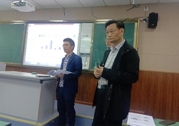 备课组回答专家提问