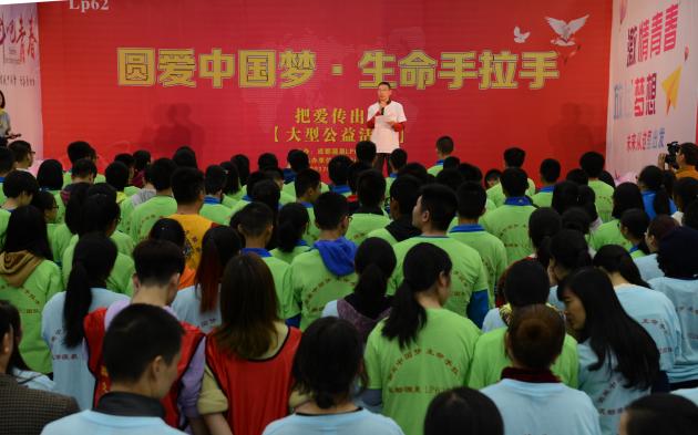 双流中学党总支副书记向发友发言