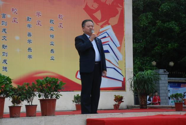 熊伟校长寄语高三学子