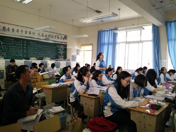 学生回答问题