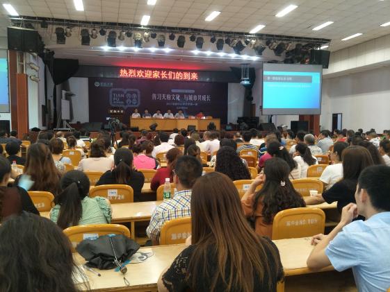 向发友副书记致欢迎词