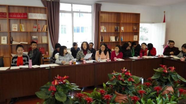 参会教师积极发言