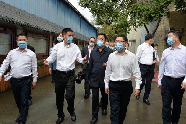 双流区政协主席、党组书记李德龙一行莅临双流中学