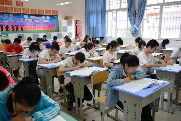 因为参考人数较多，9点05分正式开考