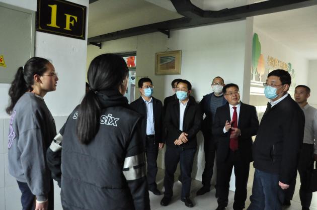 四川省教育厅副厅长崔昌宏与西藏散插生交流