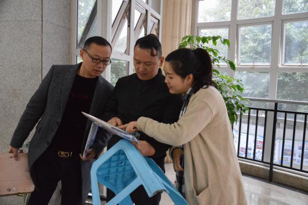 党政办副主任汪思杰对老师的疑问进行解答