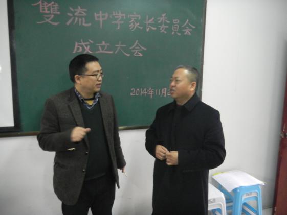 熊校长与家长交流学校发展大计