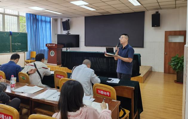 教研员邓天老师作总结发言