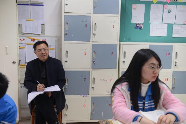 龙校长进班听课