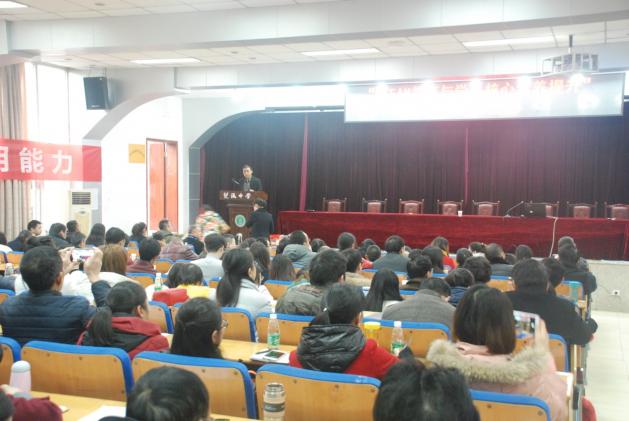 区研培中心教研员王鹏主持活动