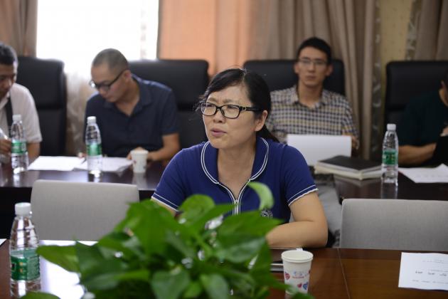 中教科廖冬梅科长主持会议