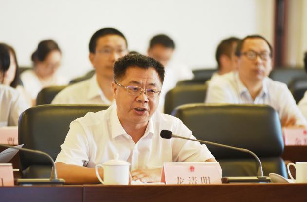 龙清明校长发言