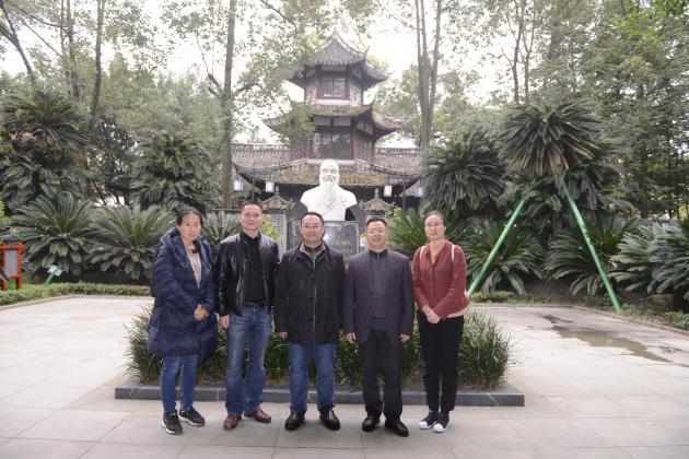 钟楼合影留念