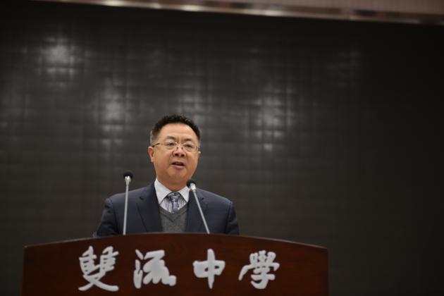 全面主持校务工作的龙清明副校长致辞