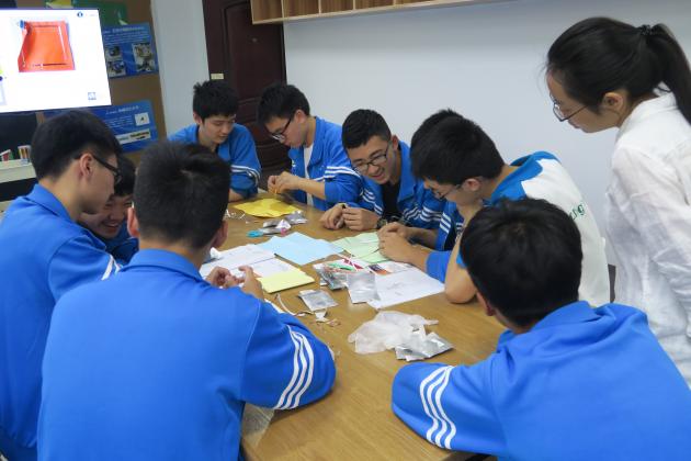 同学们积极参与